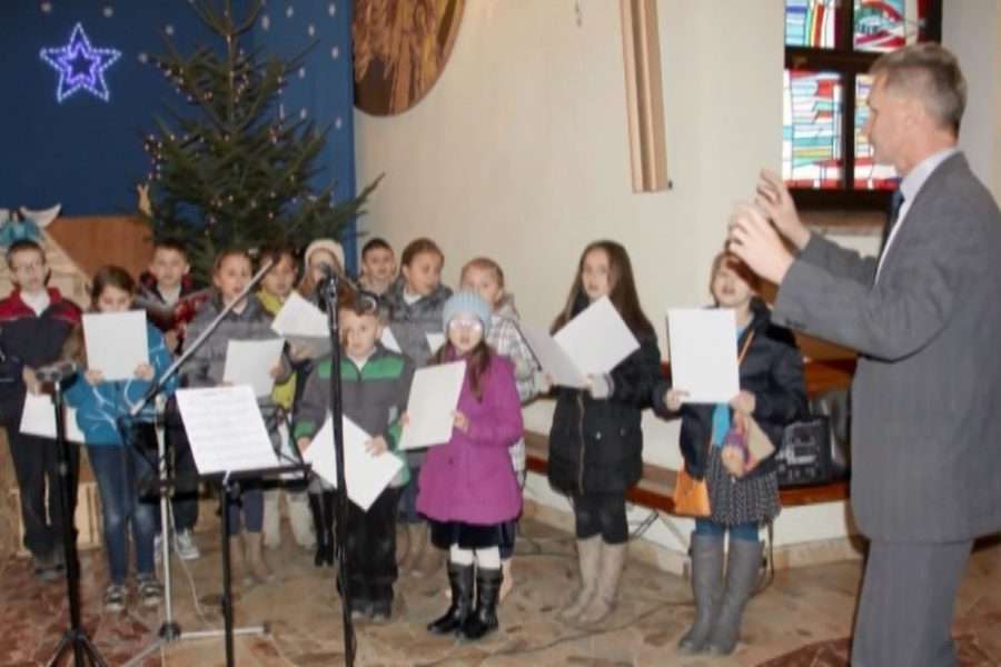 Schola – występ w kościele parafialnym w Brzeznej