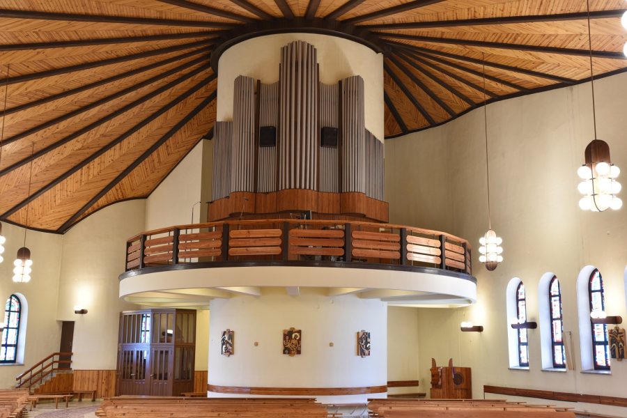 Brzezna – kościół parafialny wewnątrz