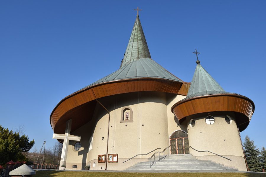 Brzezna – kościół parafialny z zewnątrz