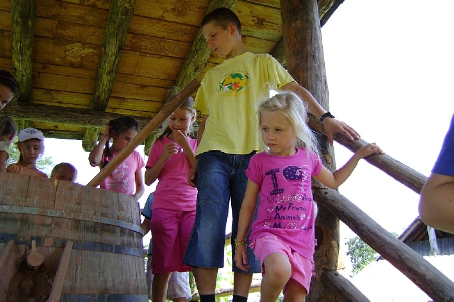 Wyjazd dzieci biorących udział w jasełkach do kopalni, Kościół Podwyższenia Krzyża Świętego na Strzygańcu